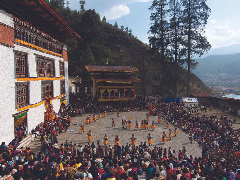 800x600 paro tshechu with dzong